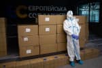Рентген-апарати і кілька тисяч захисних костюмів: Фонд Порошенка передає допомогу медикам в 11 регіонів