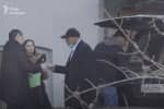 "Ходит, как на работу": журналисты понаблюдали, кто наведывается в Минздрав во время карантина