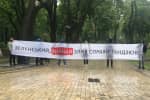 "Кто заказал Катю Гандзюк": активисты устроили акцию под домом Зеленского