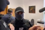 ДБР навідалося до Музею Гончара, де відкрилася виставка картин із колекції Порошенка