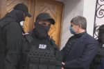 Виламані двері та штовханина: чому ДБР штурмувало музей Гончара та нащо забрало декларації на картини