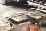 "10 тонн у воді не відчувається": як військові встановлюють понтонний міст на Дніпропетровщині