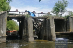 Водій відбувся переляком: на Тернопільщині під вантажівкою провалився міст 