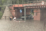 Потужна злива спричинила дорожній колапс у Миколаєві та пустила під воду вулиці в Ужгороді