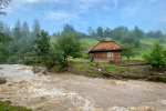 На заході України рятувальники досі ліквідовують наслідки негоди – у воді ще 5 населених пунктів