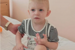 В Сумской области 2-летнюю девочку ночью нашли возле железнодорожного переезда – полиция разыскивает родителей