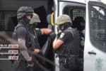Правоохоронці ведуть перемовини з чоловіком, який тримає в полоні пасажирів автобуса