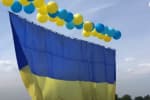 В небе над Крымом запустили 20-метровый флаг Украины