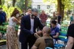 "Еліта суспільства – наші воїни": подружжя Порошенків відвідало в госпіталі розвідника, який намагався врятувати морпіха Журавля