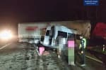 П'ятеро загиблих і 20 травмованих: уночі на трасі зіткнулися дві вантажівки, мікроавтобус і легковик