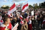 Баррикады, "Марш героев", автозаки и силовики с дубинками: как протестует Беларусь