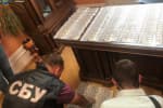 Поселковый председатель Брюховичей продавал земельные участки Минобороны: СБУ проводит обыски 