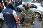 На столичном Крещатике со стрельбой задержали группу воров – видео