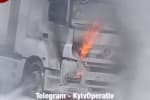 В столице во время движения вспыхнул грузовик – видео