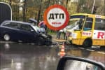ДТП в Киеве: столкнулись маршрутка и легковушка – есть пострадавшие
