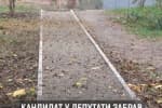 У Чернівцях кандидат від "Слуги народу" забрав з двору бруківку, бо за нього не проголосували