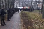 В Киеве полиция и нацгвардейцы оцепили территорию посольства США – видео