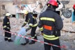 Спасти не удалось: в Днепре возле заброшенного здания на мужчину упала бетонная плита