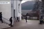 Доступ к церкви блокируют священники РПЦвУ: на Закарпатье верующие вышли на акцию протеста