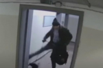 У Києві чоловік побив та вигнав на вулицю собаку – відео
