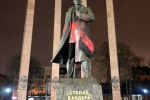 В центре Львова вандалы осквернили памятник Степану Бандере