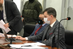 Феміда дозволила Антоненку вийти зі скляного боксу в залі суду, але залишила під вартою (оновлено)
