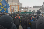 В Киеве активисты заблокировали базу  "вооруженных титушек" –  на месте дежурят правоохранители