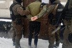 Во Львове задержали двух вандалов, обливших краской памятник Бандере