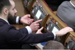 Зареєструвалися з 15-ї спроби: як у Верховній Раді тестують сенсорну кнопку – включення
