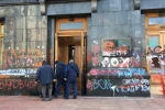 Як проходить прибирання під ОП після акції протесту на підтримку Стерненка – включення
