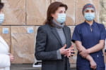 Марина Порошенко привезла 18 кисневих концентраторів у дві лікарні Києва