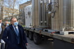В Харьков привезли кислородные бочки, которые не могли доставить из-за аварии Ever Given в Суэцком канале