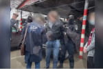 В Киеве ГБР задержало полицейского при получении взятки – подробности