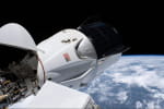 Після 5 місяців у космосі на Землю повернувся Crew Dragon з астронавтами – відео