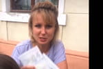 Женщину, которая выбросила украинские паспорта, внесли в базу "Миротворца"