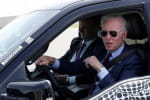 Байден випробував новий електрокар Ford