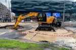 Океан грязи: в Киеве возле Ocean Plaza прорвало трубу и провалился асфальт – видео