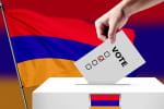 "Длинные очереди на участках и большое количество кандидатов": внеочередные парламентские выборы в Армении