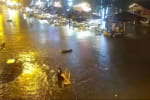 Одесу накрила нічна злива, затопивши низку вулиць по всьому місту – відео