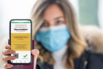 В Україні почали діяти жовті та зелені COVID-сертифікати – що кажуть про це українці