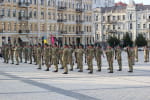 Святкування Дня Незалежності: перед металорамками на Хрещатику в Києві зібралися величезні черги