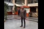 Під оплески та овації: Гео Лерос опублікував відео повернення фігуранта нападу на журналістів в "Укрексімбанку"