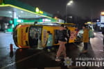 Їхали на виклик – самі госпіталізовані: у Києві в ДТП перекинулася "швидка"
