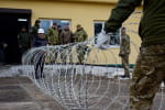 Госпогранслужба изготовила 2000 бухт колючей проволоки для установки на границе с Беларусью