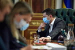 "Де верховний піаніст?": в ОП відсутність Зеленського на роботі "замаскували" старою світлиною