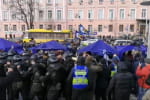 Судилище над Порошенком: акція під Печерським судом, ухвала про запобіжний захід – відео