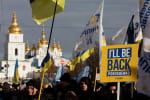 "Слуга, виxодь до народу" – як пройшла акція на Банковій на підтримку Порошенка