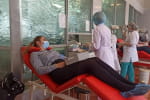 В Днепре все неравнодушные сдают кровь для раненых во время стрельбы
