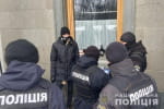 У Києві затримали чоловіка, який кинув молоток у вікно Верховної Ради