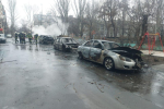Мариуполь: россияне обстреляли жилые дома, школу и общежитие для переселенцев с Донбасса